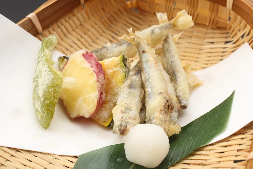 石山駅近くの和食居酒屋で天ぷら盛り合わせを味わう